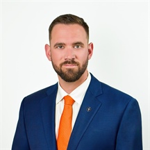 Zach Brown Graduates from the Graduate School of Banking at the University of Wisconsin-Madison